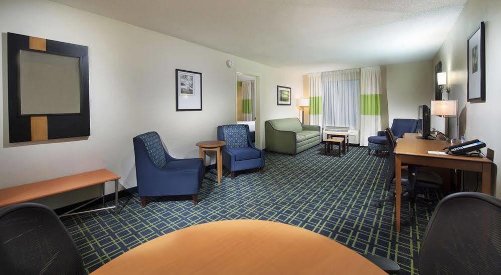 Fairfield Inn & Suites By Marriott Charleston Airport/Convention Center Норт-Чарлстон Екстер'єр фото